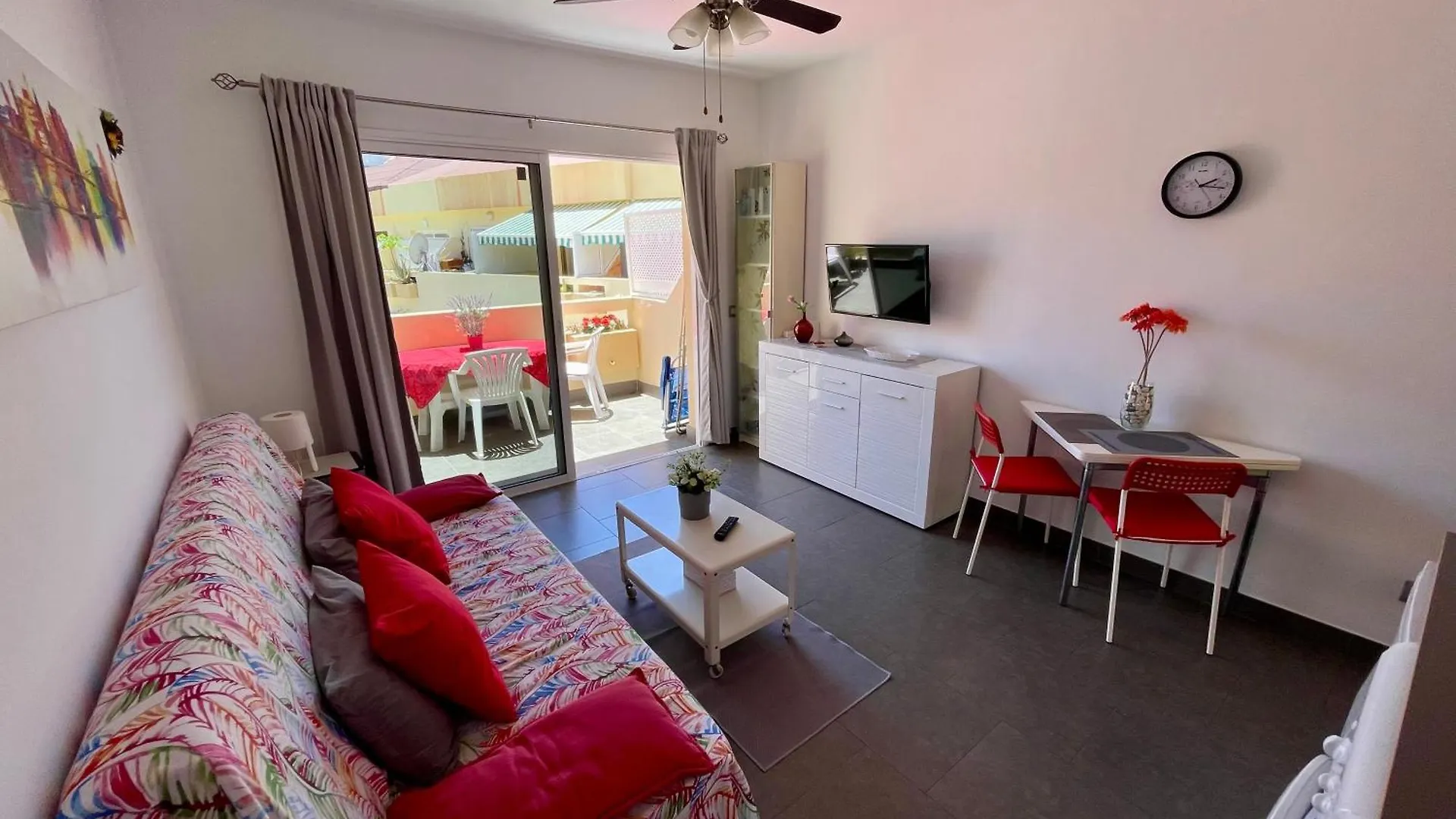Cozy And Sunny Apartment With Everything You Need, Great Location 阿德耶