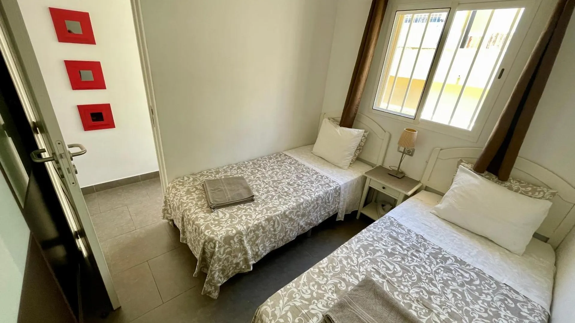 Cozy And Sunny Apartment With Everything You Need, Great Location 阿德耶