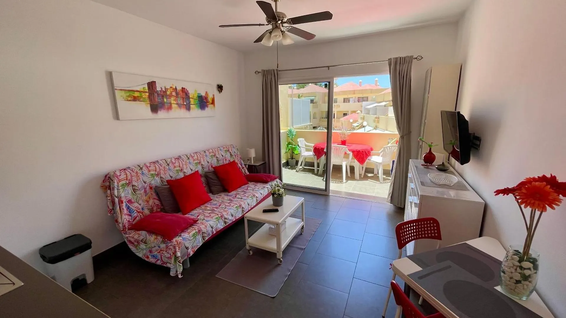 Cozy And Sunny Apartment With Everything You Need, Great Location 阿德耶 0*,  西班牙